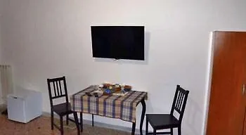 לינה וארוחת בוקר Ines Downtown 4*