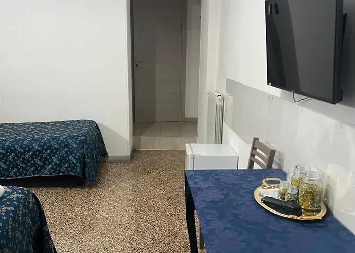 לינה וארוחת בוקר Ines Downtown
