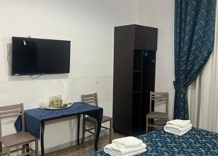 לינה וארוחת בוקר Ines Downtown 4*