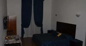 לינה וארוחת בוקר Ines Downtown 4*